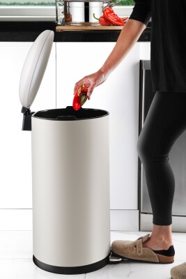 Paslanmaz Çelik Bombe Kapaklı Çöp Kovası 40 Litre Mat Bej - 2