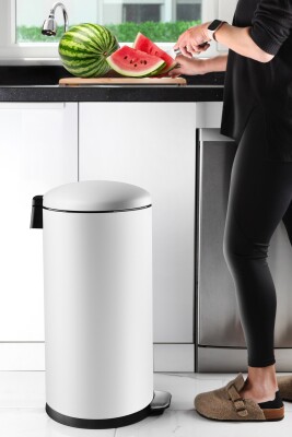 Paslanmaz Çelik Bombe Kapaklı Çöp Kovası 40 Litre Mat Beyaz - 1